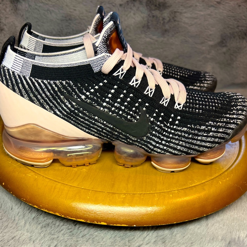 Women’s size 9.5 Nike VaporMax Flyknit 3.0’s